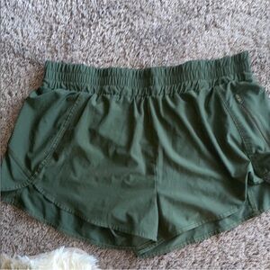 Green Athletic Shorts with Elastic Waistband and Breathable Fabric